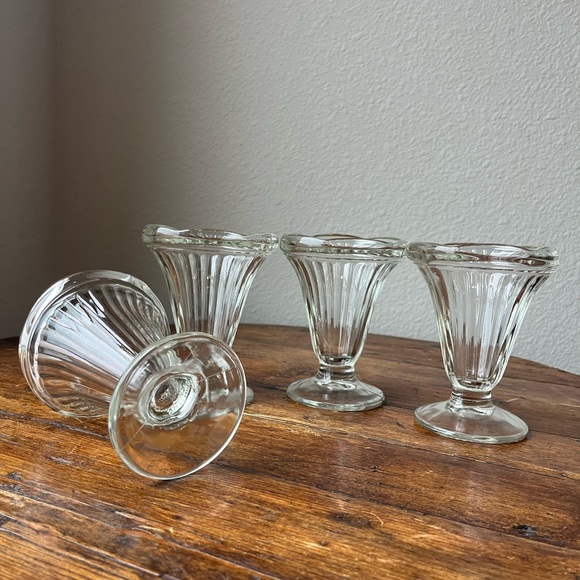 Vintage 1960’s Ice Cream Sundae Ribbed Glasses Set of 4 - Picture 6 of 6